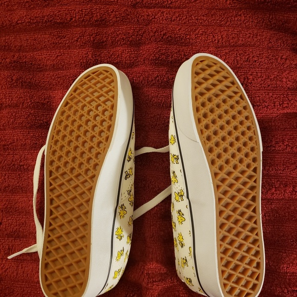 🆕️NIB Women's Authentic Peanuts Vans🆕️ - Picture 6 of 8